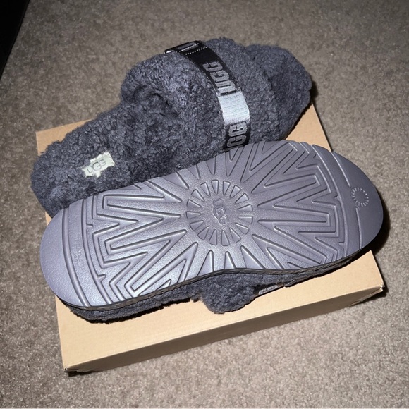 UGG Fluffita - Picture 6 of 11